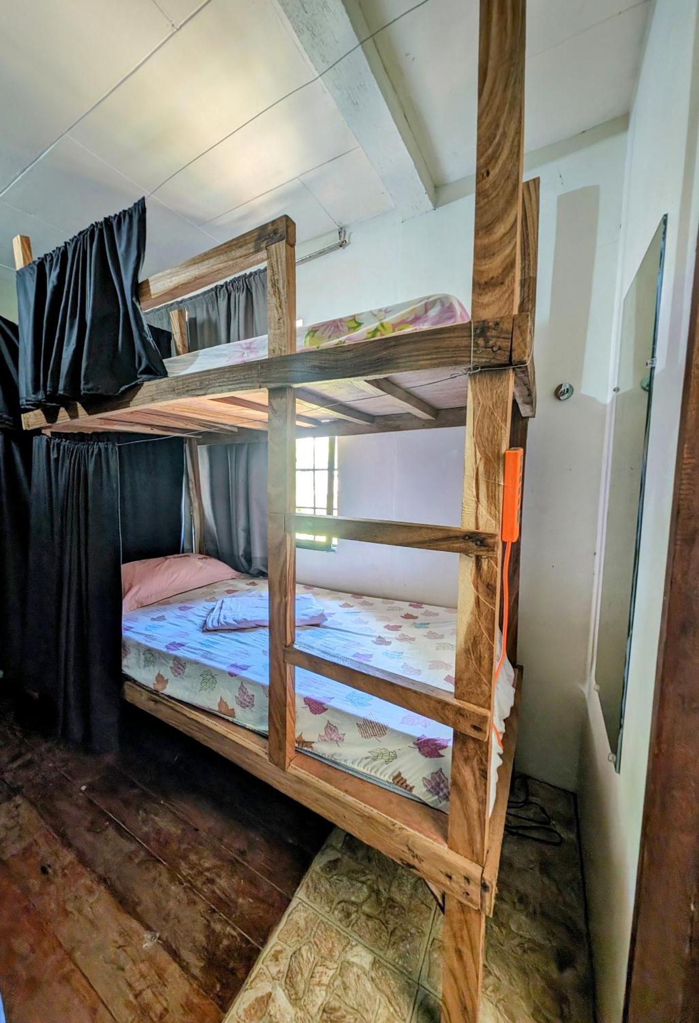Screaming Gecko Hostel Бусуанга Экстерьер фото